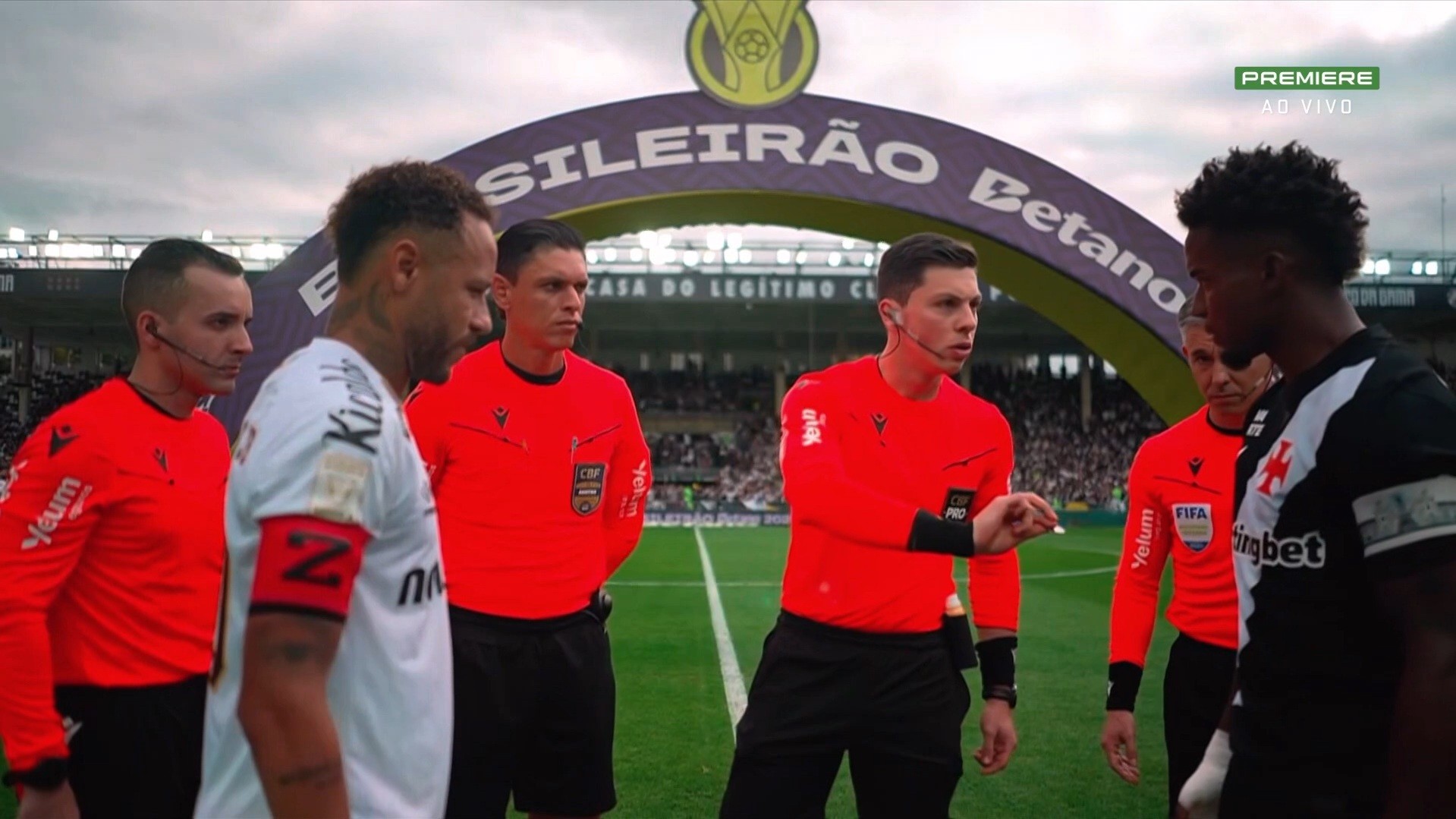Rivalidade à flor da pele: Thiago Mendes e Neymar em São Januário