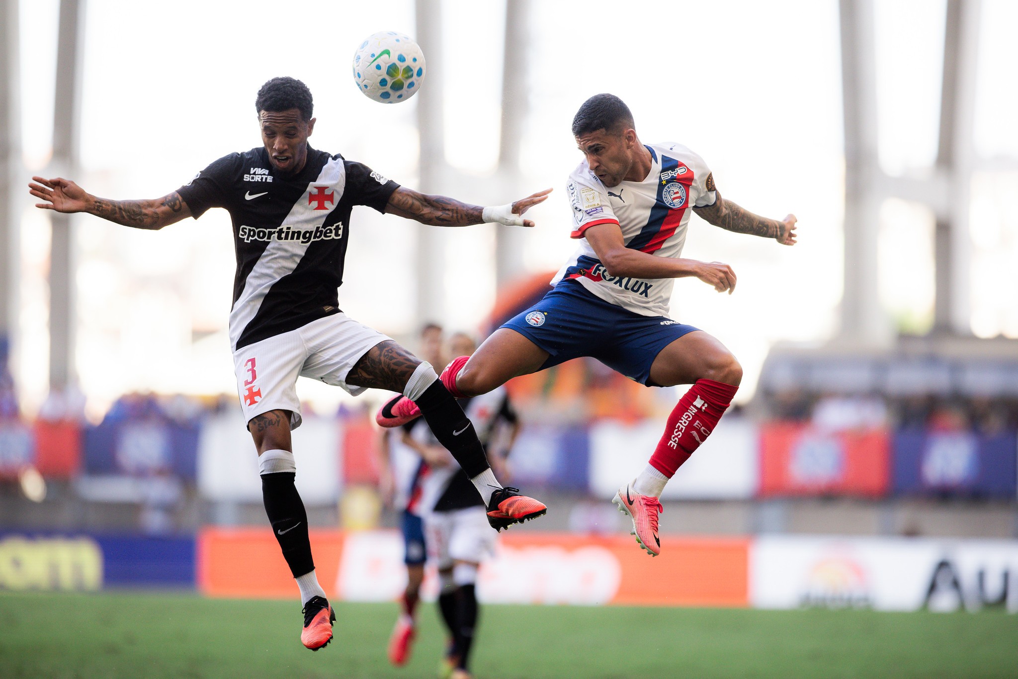 Vasco empata com Bahia e mantém esperança em São Januário