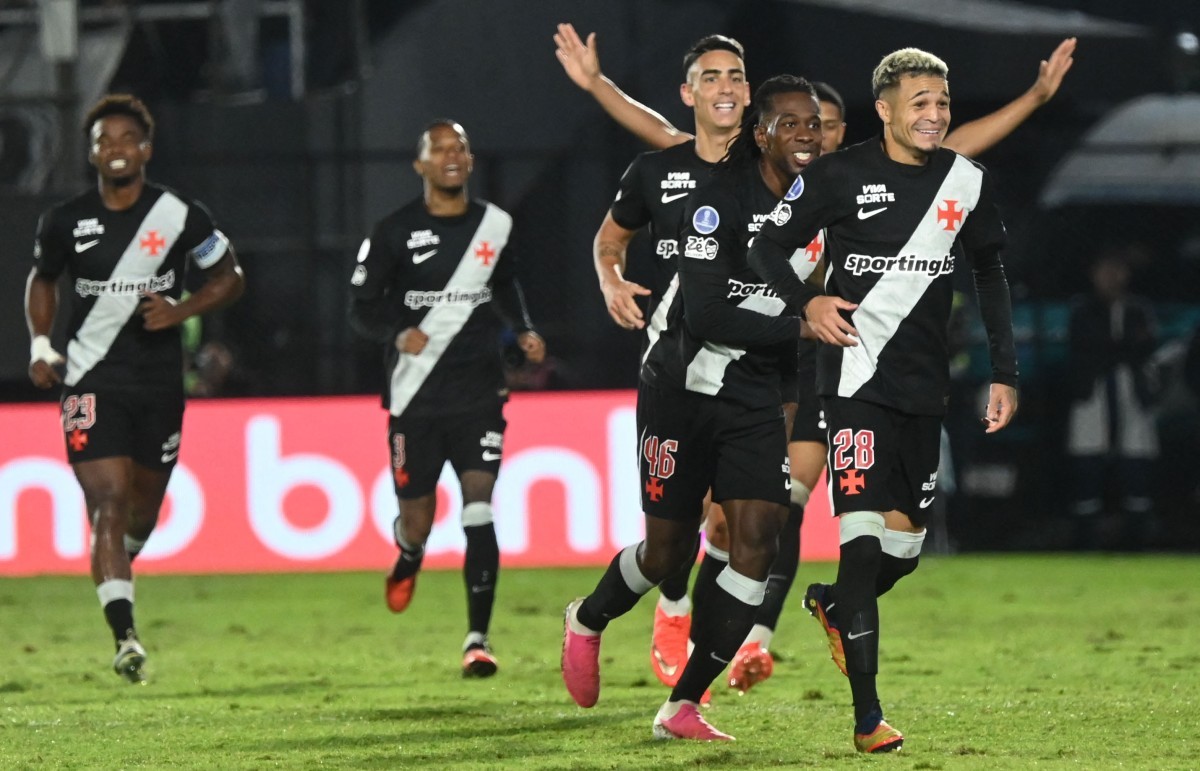 Vasco brilha em Assunção e avança na Sul-Americana com garra e paixão