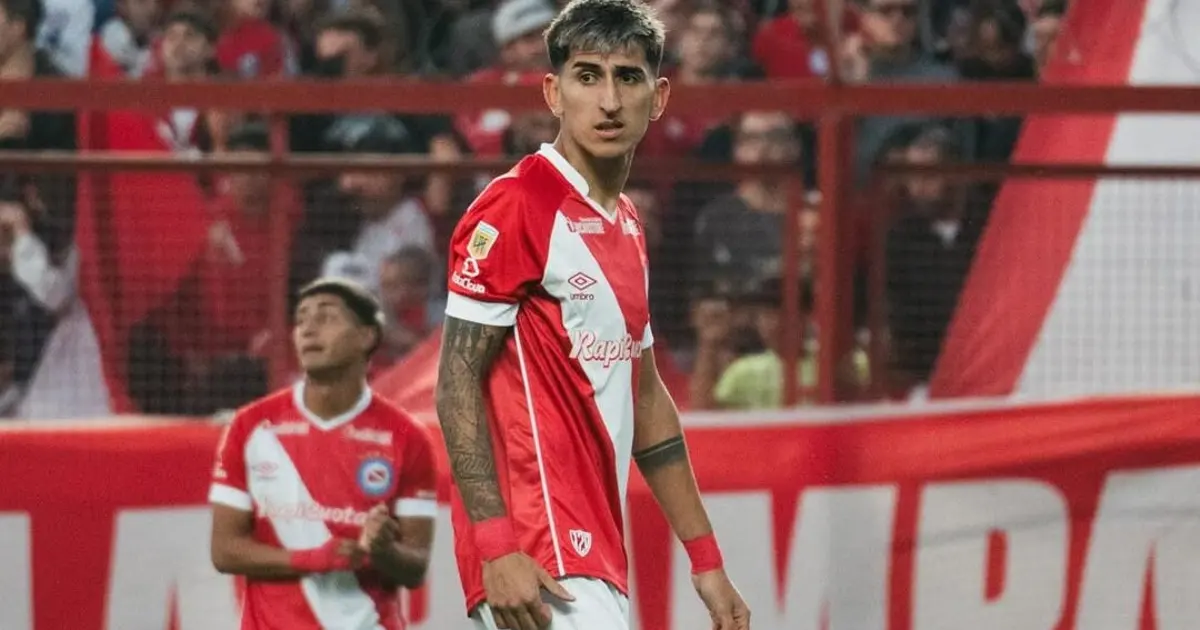 Alan Lescano brilha e emociona torcida do Vasco com golaço na Argentina