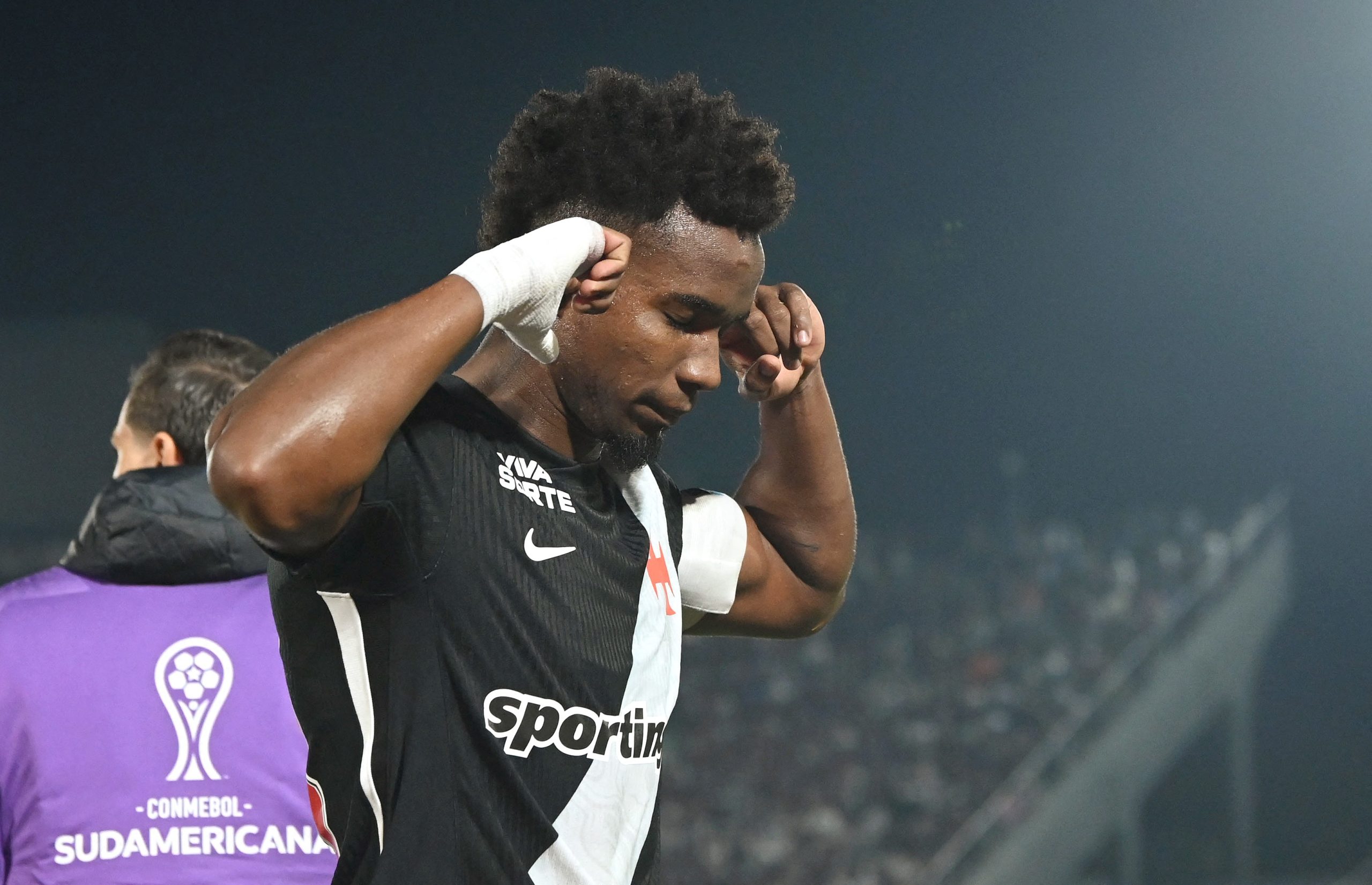 Vasco renasce em grande estilo e traz esperança para a torcida no aniversário do clube