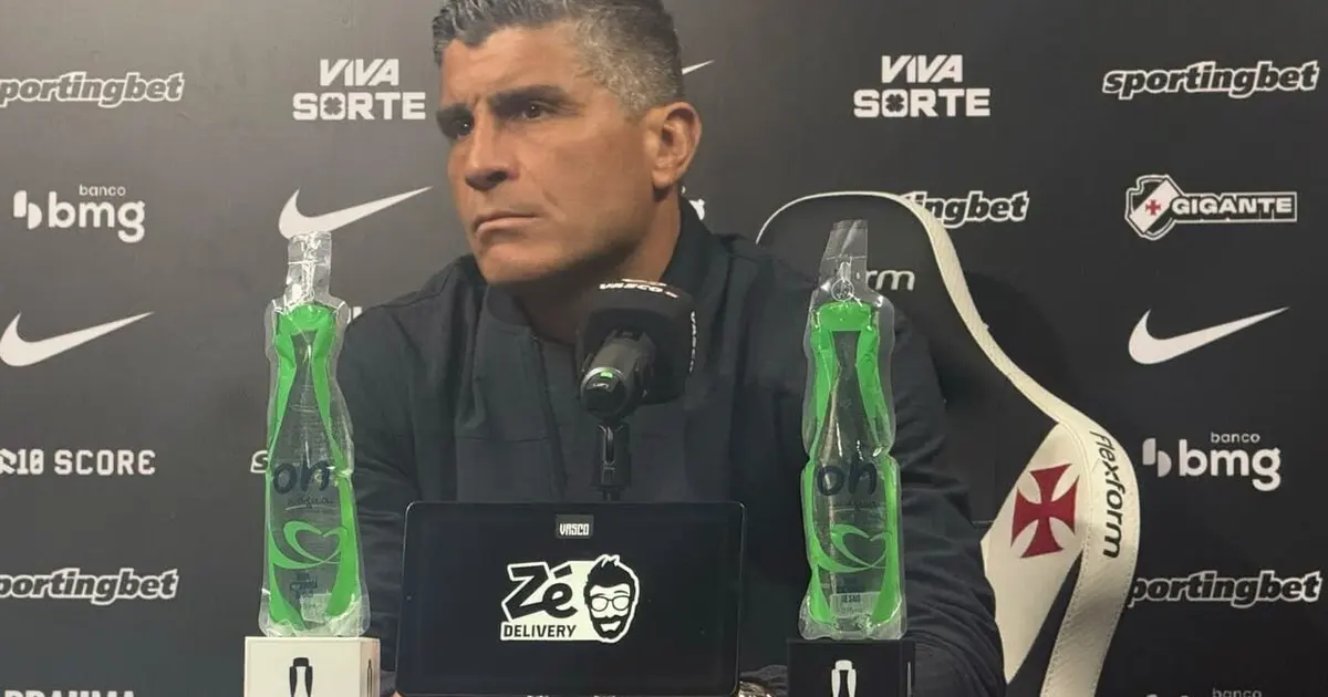 Pedro Emanuel vibra com vitória do Vasco e se sente parte da torcida