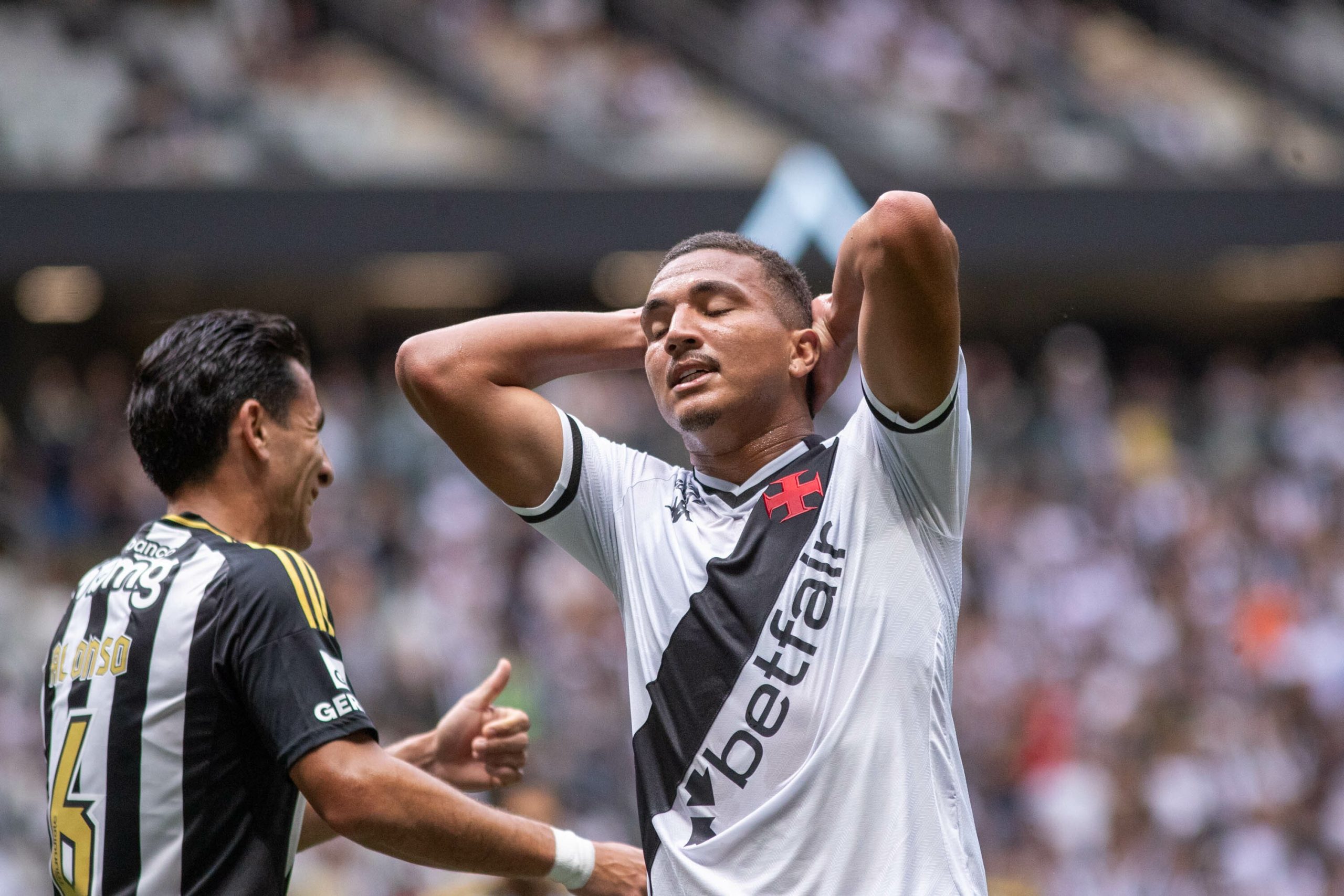 A volta de Mateus Carvalho: esperança e superação no coração vascaíno
