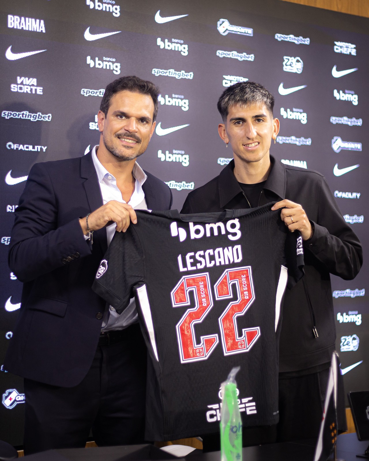 Vasco se reforça com seis novos jogadores e esperança no futuro