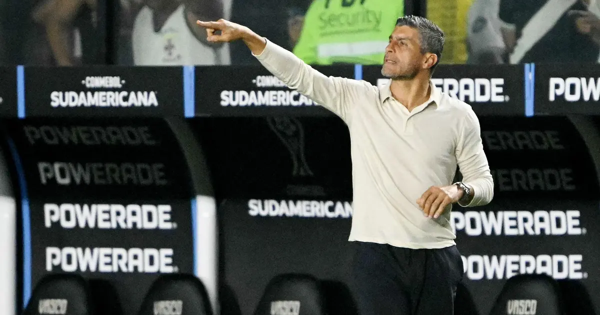 Vasco pronto para duelo decisivo contra o Vitória; escalação confirmada!