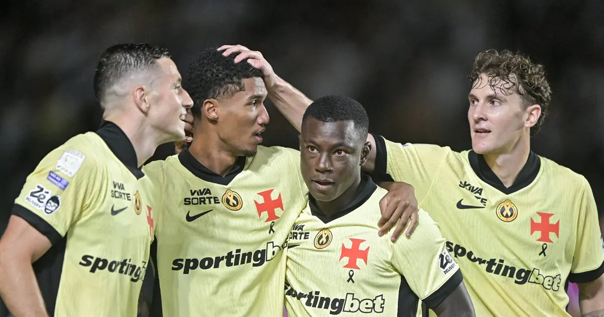 Vasco brilha em São Januário e goleia Coritiba com garra e paixão
