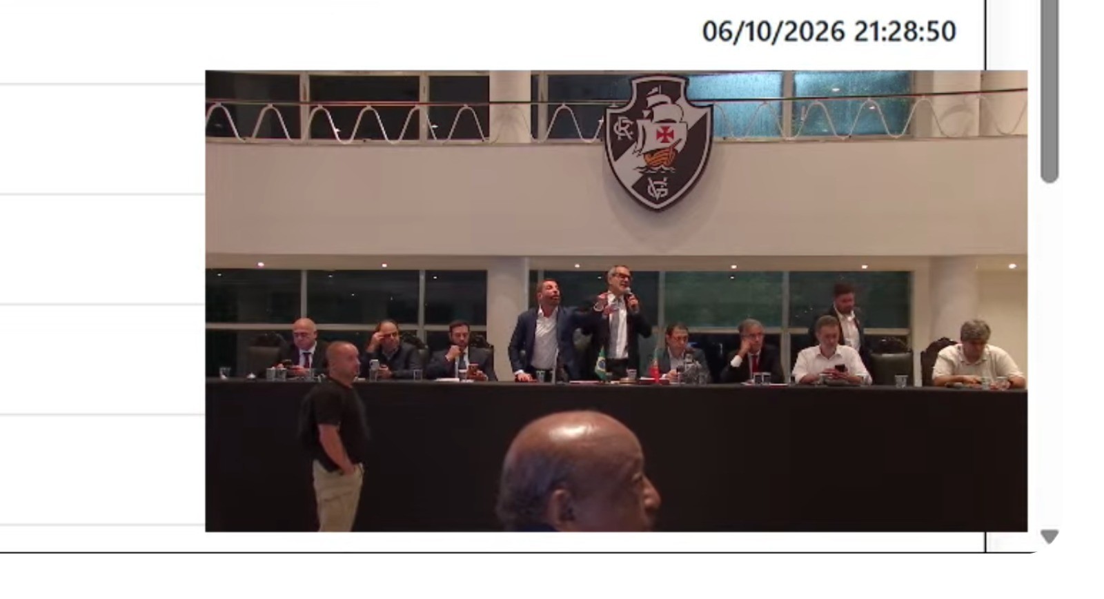 Confusão na votação da SAF: Pedrinho e sócio se enfrentam em São Januário