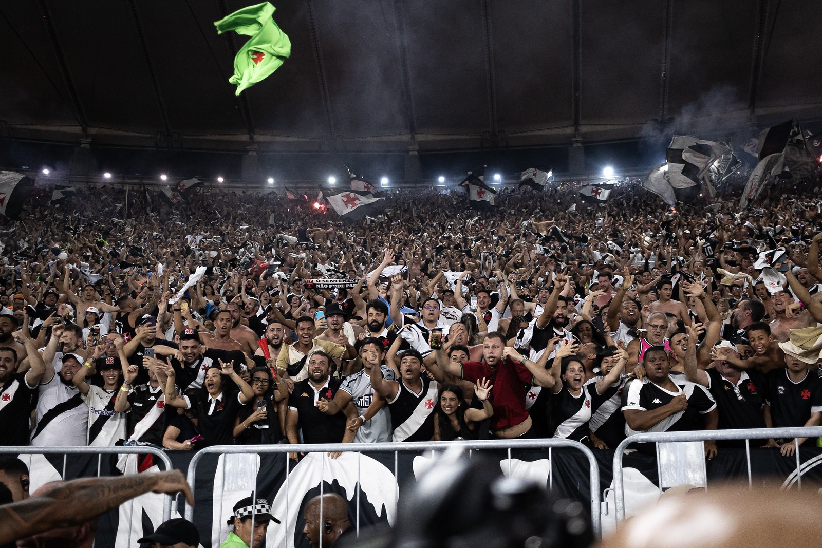 Vasco conquista Maracanã e se prepara para duelo histórico contra o Boca Juniors