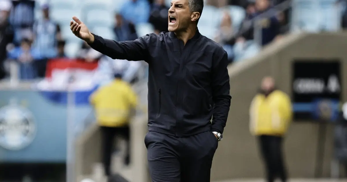 Marino é o escolhido para substituir Gómez no clássico contra o Botafogo
