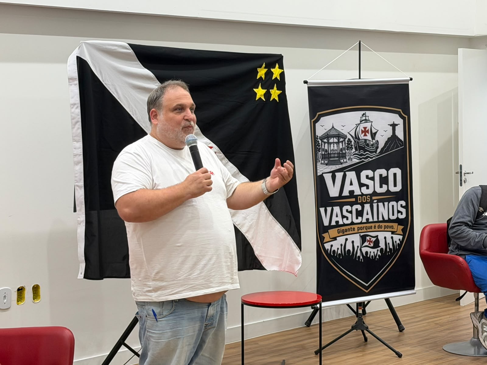 Pedro Strozenberg se lança candidato à presidência do Vasco em evento emocionante