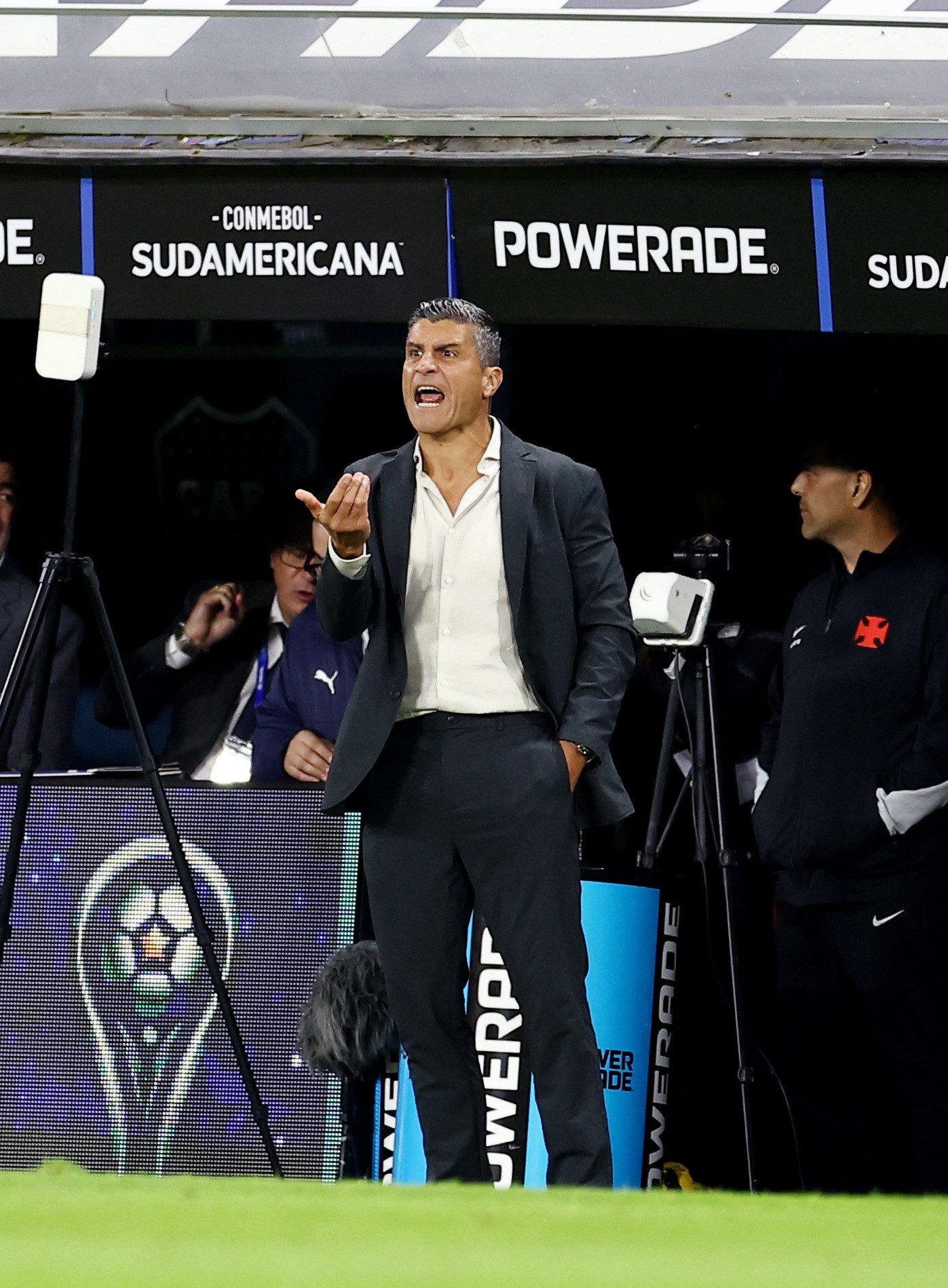 Vasco brilha na Bombonera e sonha com a final da Sul-Americana