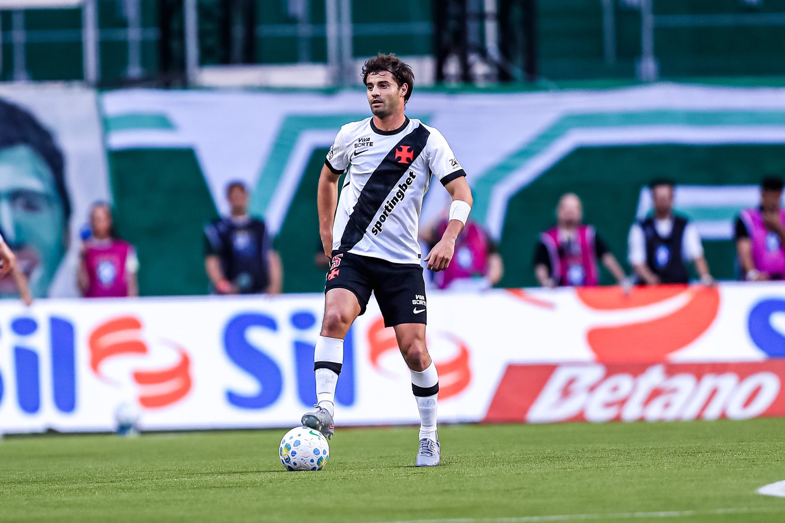 Santiago Sosa: O novo ícone do Vasco e sua liderança em campo